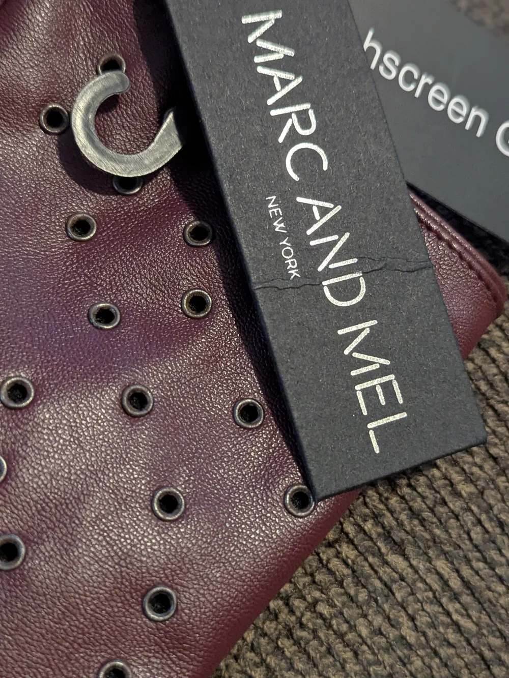 Touchscreen Leather Gloves in Wine